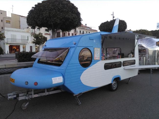 Foodtruck Modelo AVIÓN con empanadillas argentinas MODELO AVIÓN COMIDA ARGENTINA, EMPANADILLAS