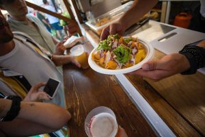 comida en food truck duna market valencia